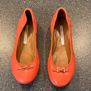 Women’s Diane Von Furstenberg Coral Ballet Flats with Gold Detail - size 8
